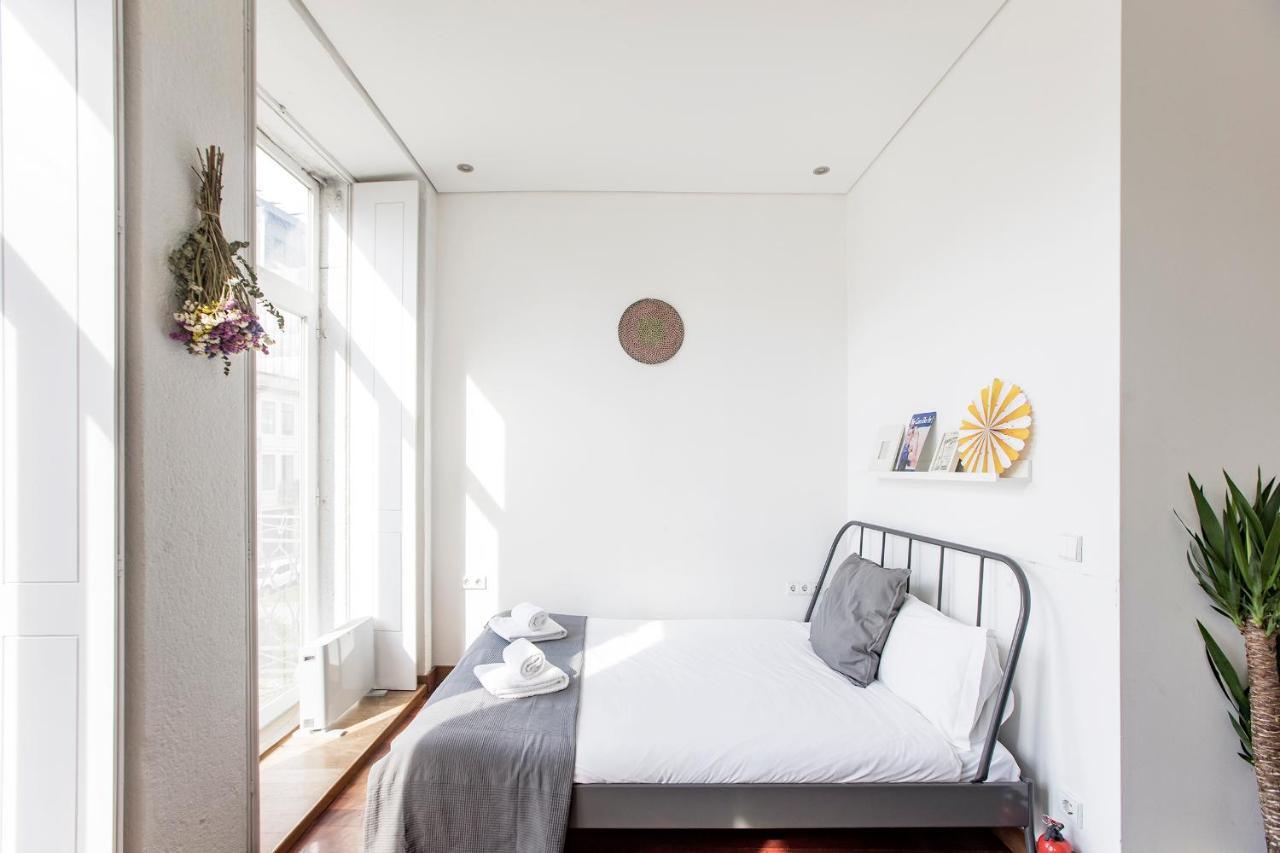 Bonjardim Studio W/ Balcony By Lovelystay Porto Luaran gambar