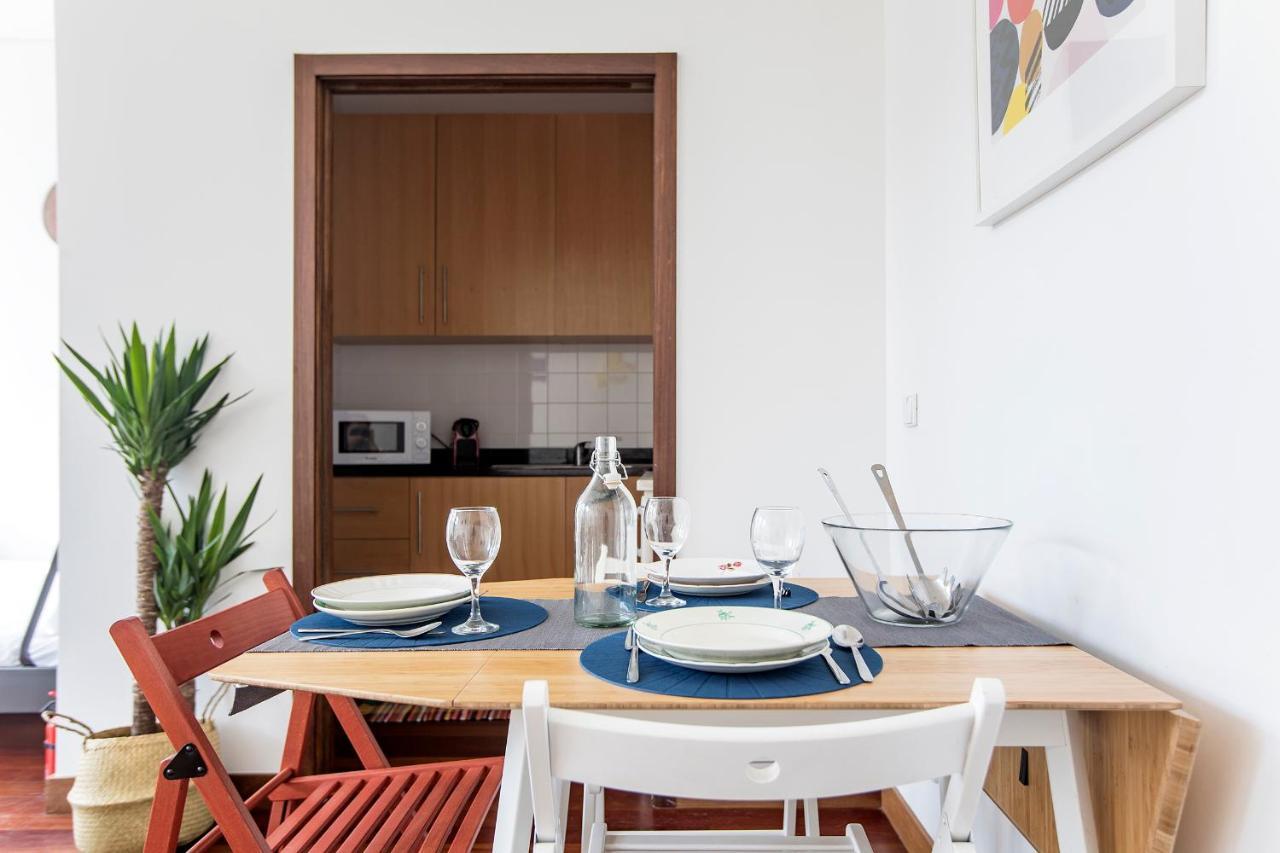 Bonjardim Studio W/ Balcony By Lovelystay Porto Luaran gambar