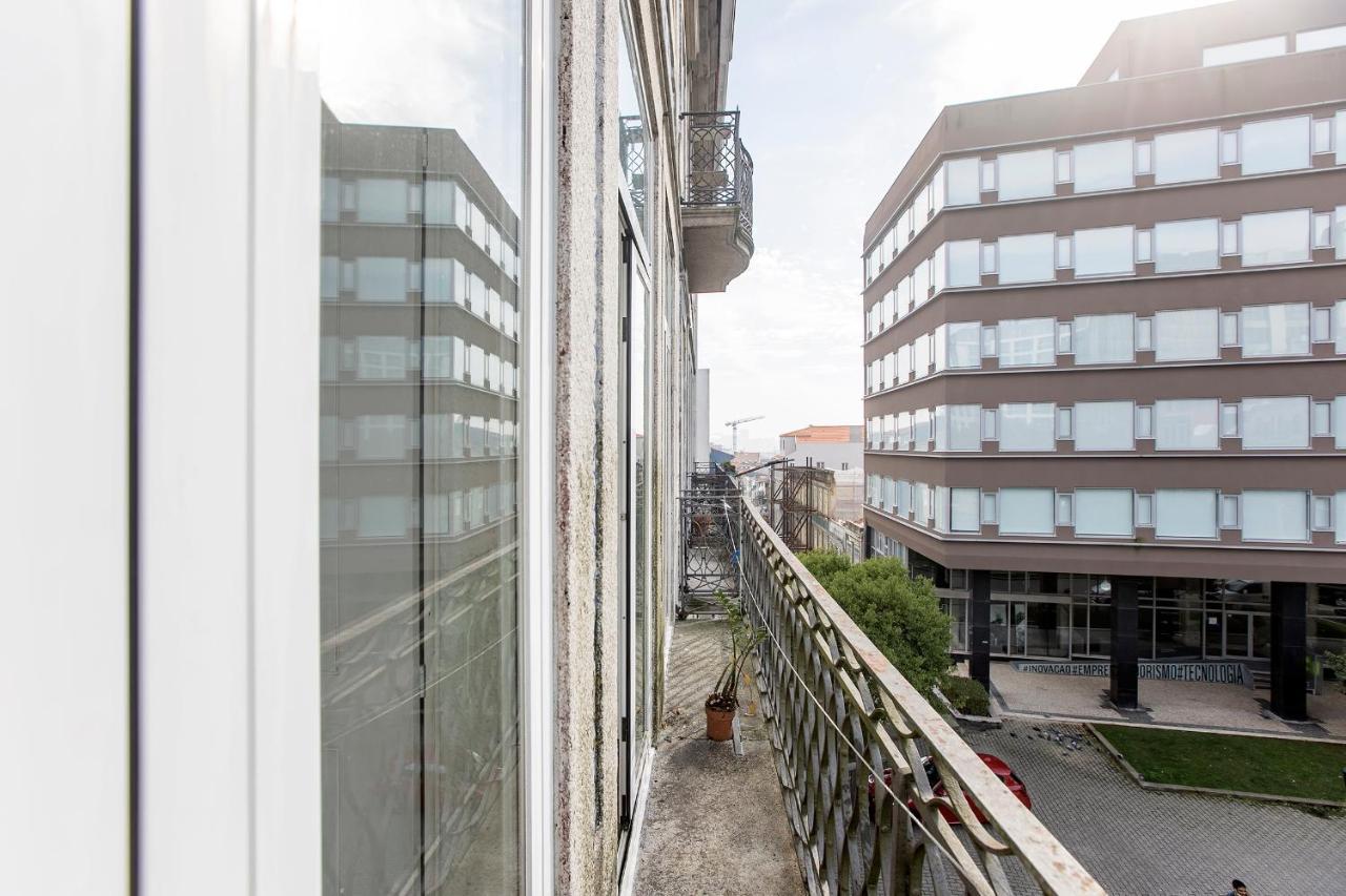 Bonjardim Studio W/ Balcony By Lovelystay Porto Luaran gambar